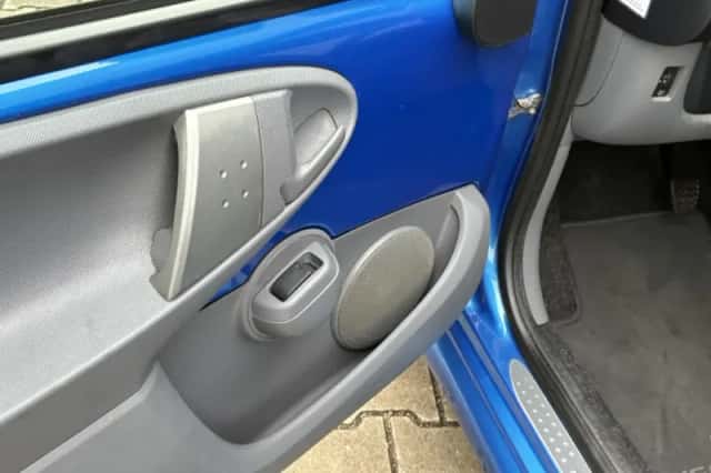 Toyota Aygo (2011) thumbnail 5