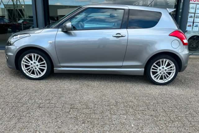 Suzuki Swift (2012) thumbnail 3