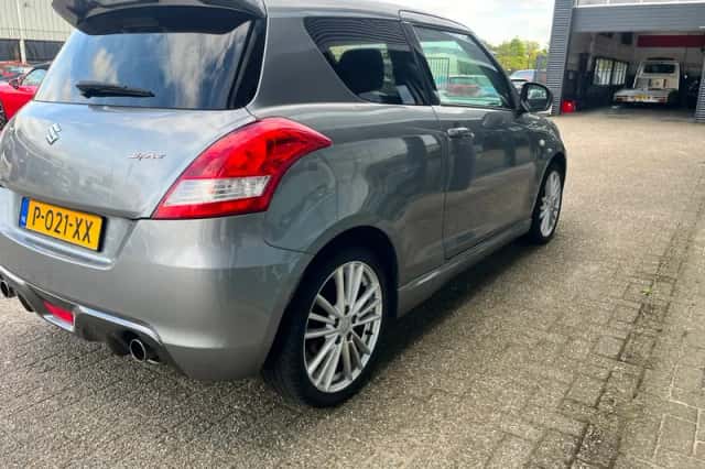 Suzuki Swift (2012) thumbnail 6