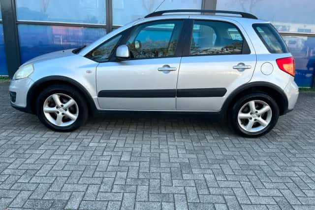 Suzuki SX4 (2012) thumbnail 3