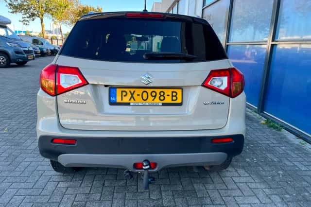 Suzuki Vitara (2017) thumbnail 5