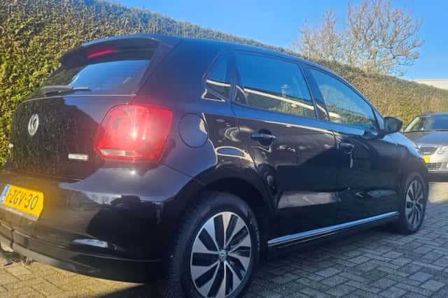 Volkswagen Polo (2015) thumbnail 2