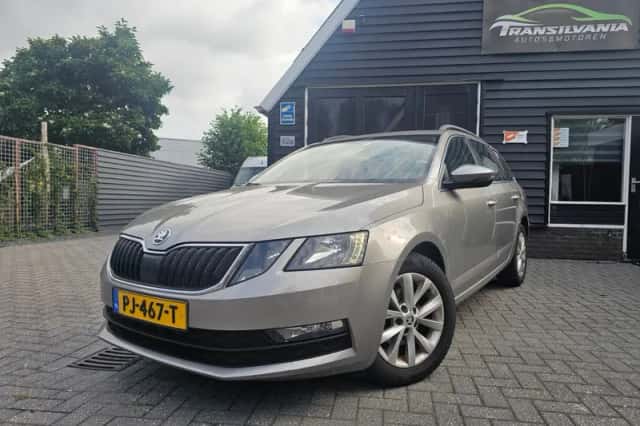 Škoda Octavia (2017) thumbnail 1