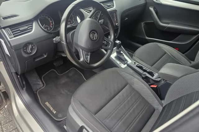 Škoda Octavia (2017) thumbnail 2