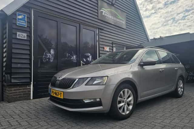 Škoda Octavia (2017) thumbnail 6