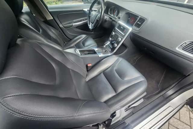 Volvo V60 (2014) thumbnail 2