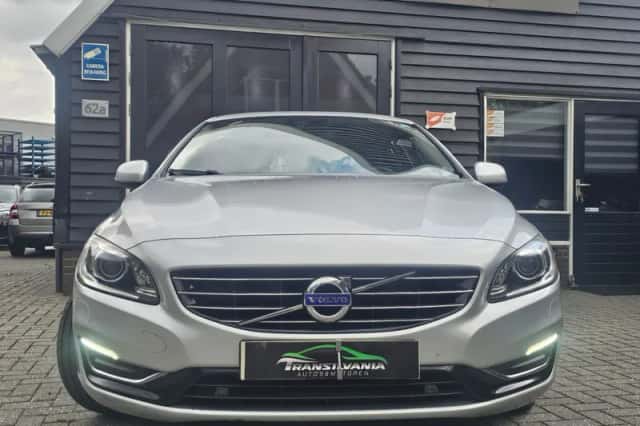 Volvo V60 (2014) thumbnail 5