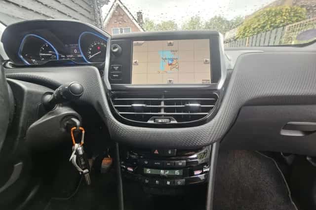 Peugeot 2008 (2014) thumbnail 2