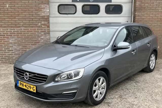 Volvo V60 (2017) thumbnail 1