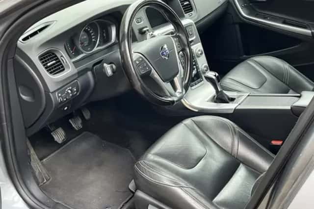 Volvo V60 (2017) thumbnail 3
