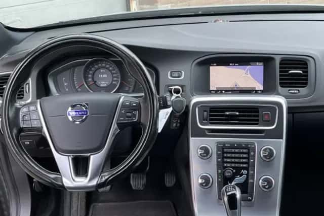 Volvo V60 (2017) thumbnail 5