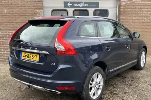 Volvo XC60 (2015) thumbnail 2