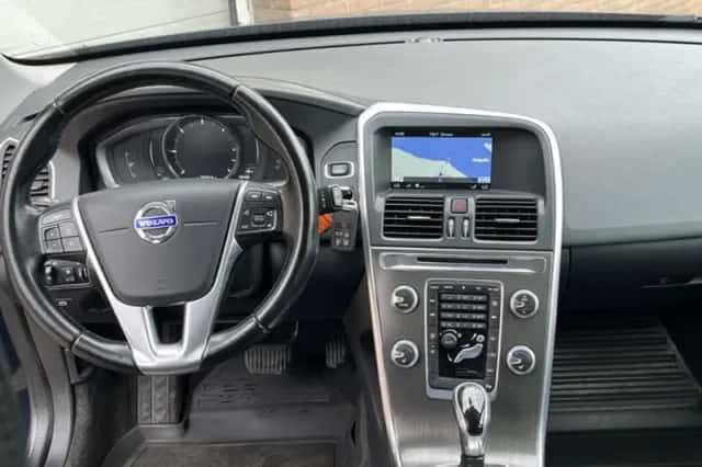 Volvo XC60 (2015) thumbnail 5