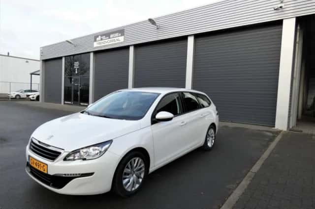 Peugeot 308 (2015) thumbnail 2