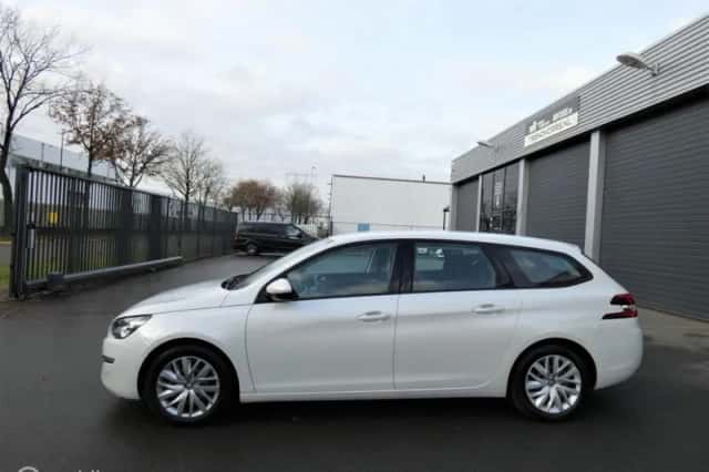 Peugeot 308 (2015) thumbnail 4