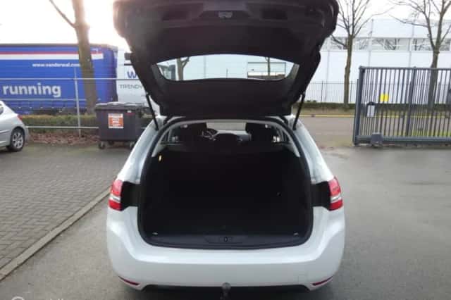 Peugeot 308 (2015) thumbnail 6