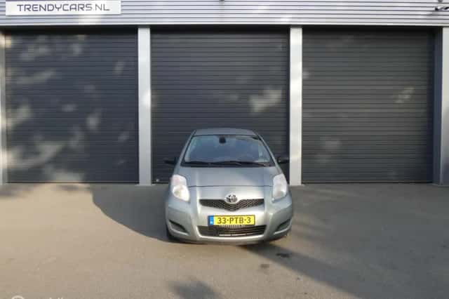 Toyota Yaris (2011) thumbnail 4