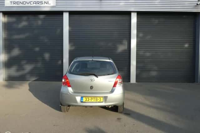 Toyota Yaris (2011) thumbnail 6
