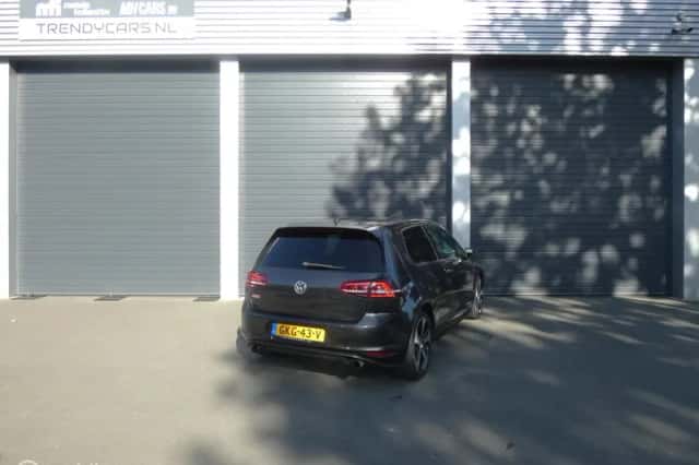 Volkswagen Golf (2016) thumbnail 3