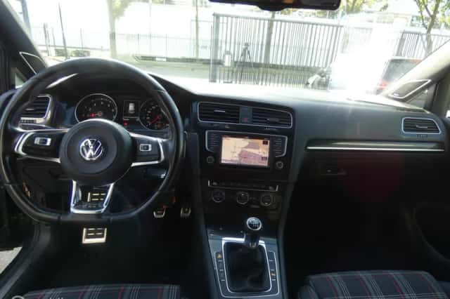 Volkswagen Golf (2016) thumbnail 6