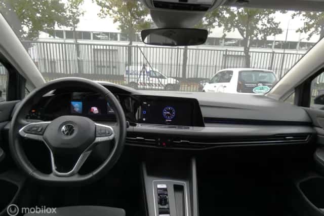 Volkswagen Golf (2020) thumbnail 4