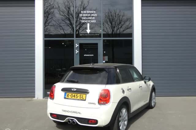 MINI Cooper S (2017) thumbnail 2
