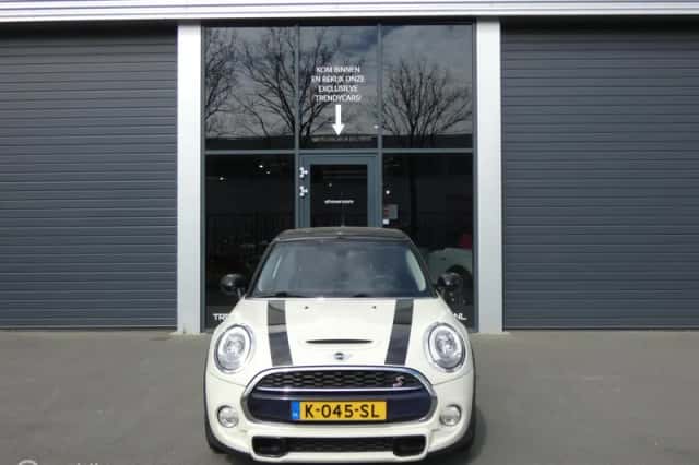 MINI Cooper S (2017) thumbnail 3