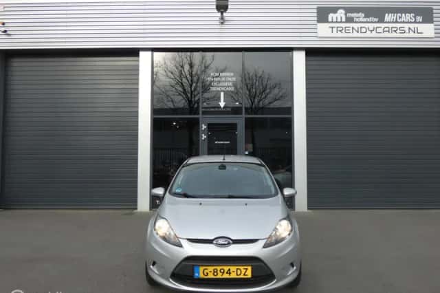 Ford Fiesta (2012) thumbnail 2