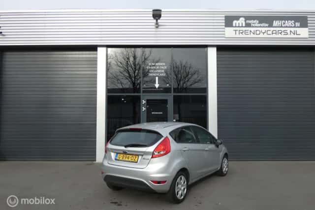 Ford Fiesta (2012) thumbnail 3