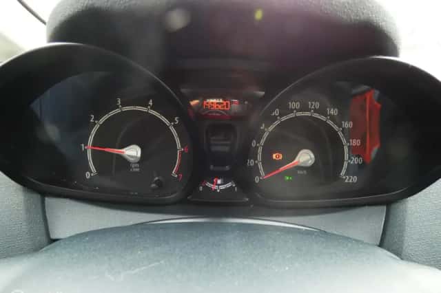 Ford Fiesta (2012) thumbnail 4