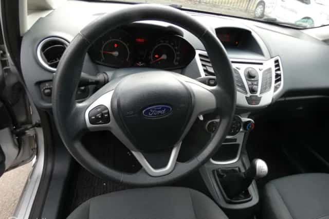 Ford Fiesta (2012) thumbnail 5