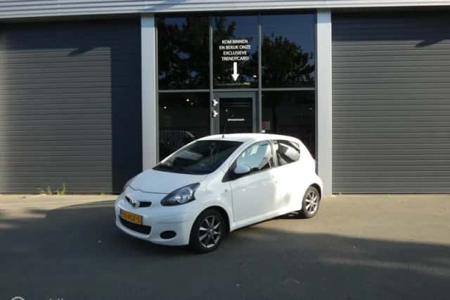 Toyota Aygo (2011) thumbnail 1