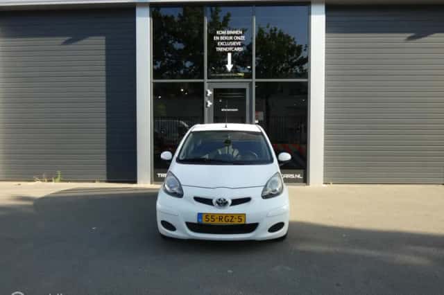 Toyota Aygo (2011) thumbnail 3
