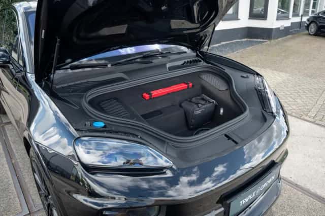 Porsche Macan (2025) thumbnail 4