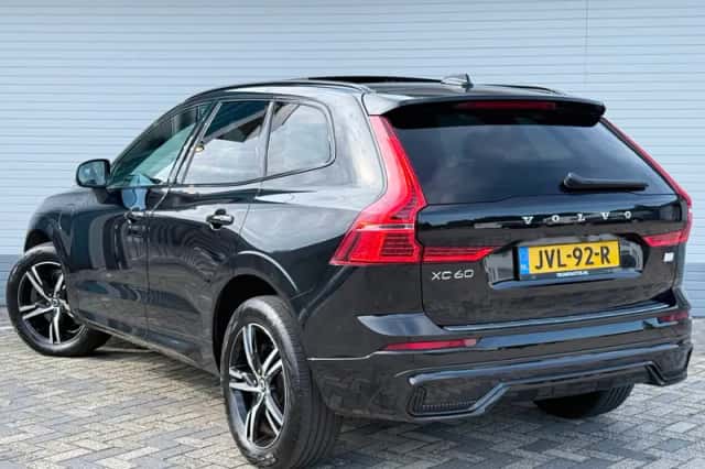 Volvo XC60 (2021) thumbnail 2