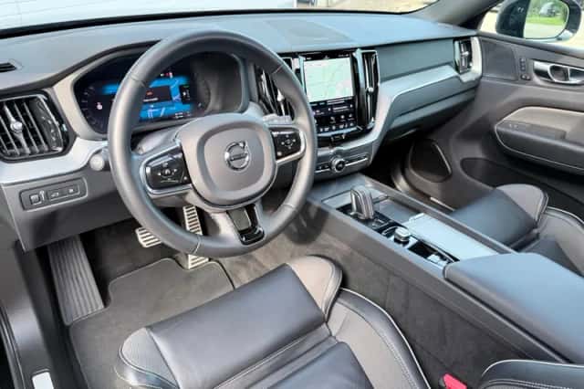 Volvo XC60 (2021) thumbnail 3