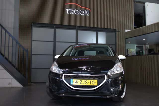 Peugeot 208 (2015) thumbnail 2