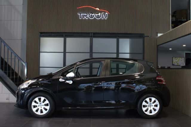 Peugeot 208 (2015) thumbnail 4