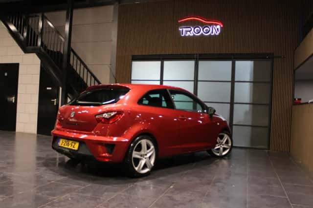 SEAT Ibiza (2010) thumbnail 3