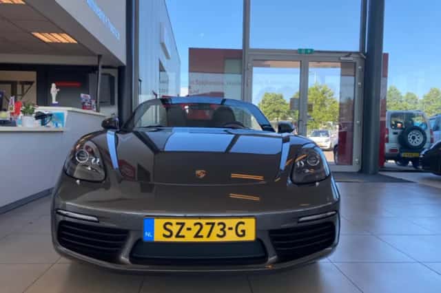 Porsche 718 Boxster (2016) thumbnail 2