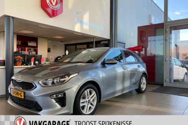 Kia Ceed (2018) thumbnail 1