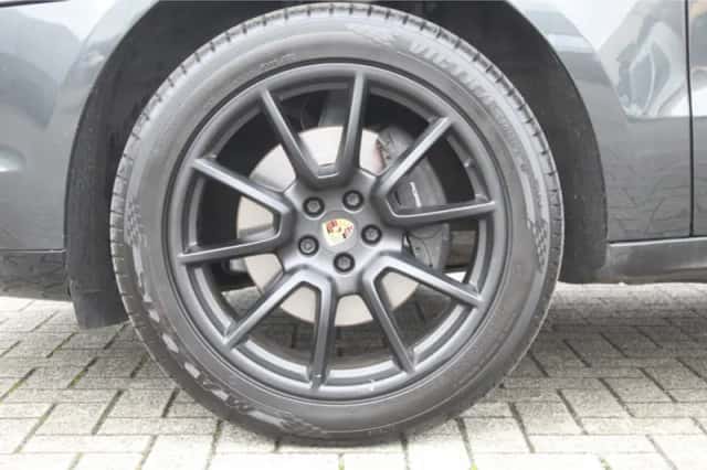 Porsche Macan (2020) thumbnail 6