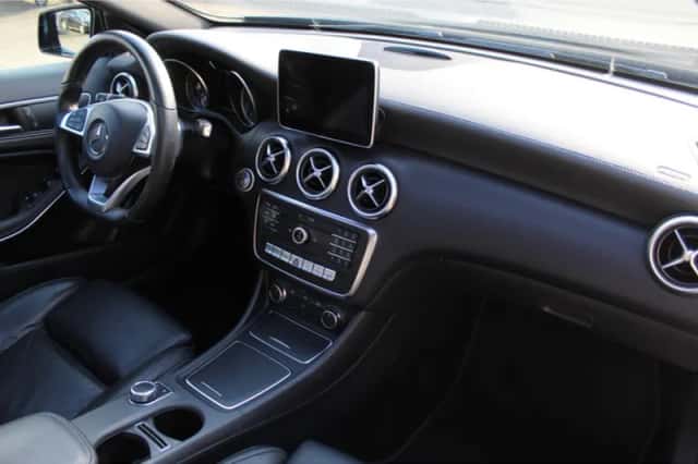 Mercedes-Benz A-Klasse (2016) thumbnail 2