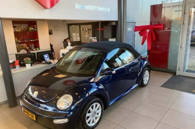 Volkswagen New Beetle (2005) thumbnail 2
