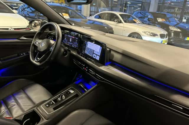 Volkswagen Golf (2021) thumbnail 2