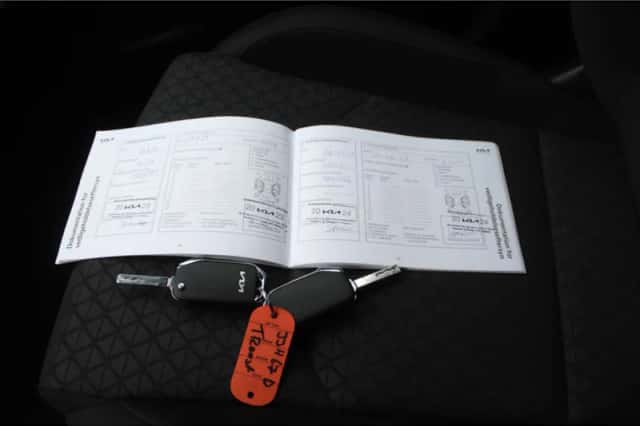 Kia Ceed Sportswagon (2022) thumbnail 2