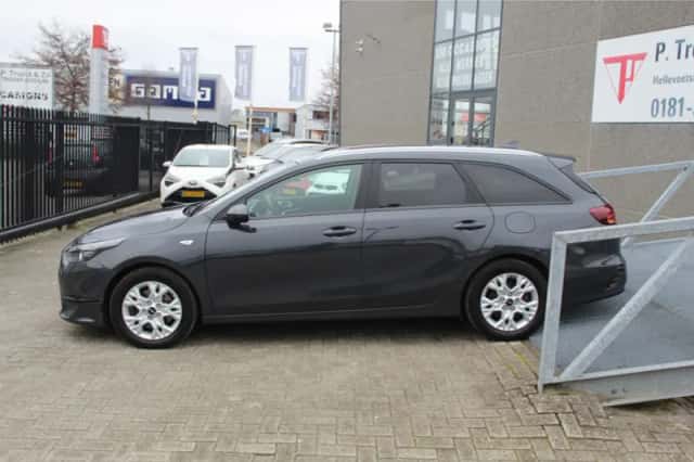 Kia Ceed Sportswagon (2022) thumbnail 3