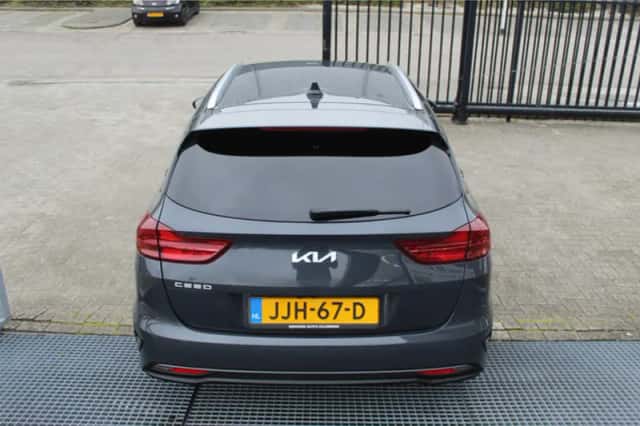 Kia Ceed Sportswagon (2022) thumbnail 5