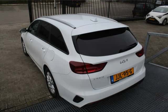 Kia Ceed (2023) thumbnail 4