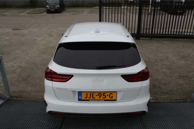 Kia Ceed (2023) thumbnail 5